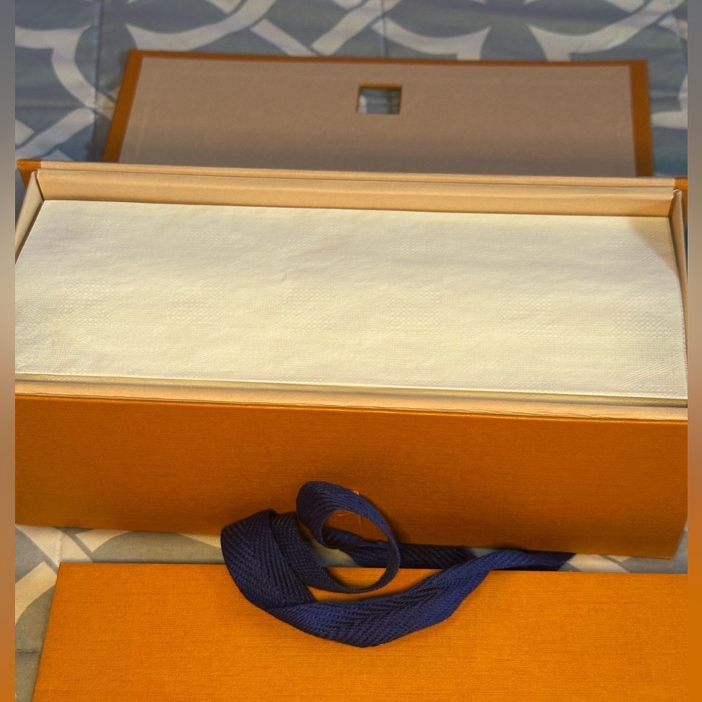 Louis Vuitton Shopping Bag (Small) & Large Perfume Box w/ Wrapping Paper – EUC - Picture 4 of 6